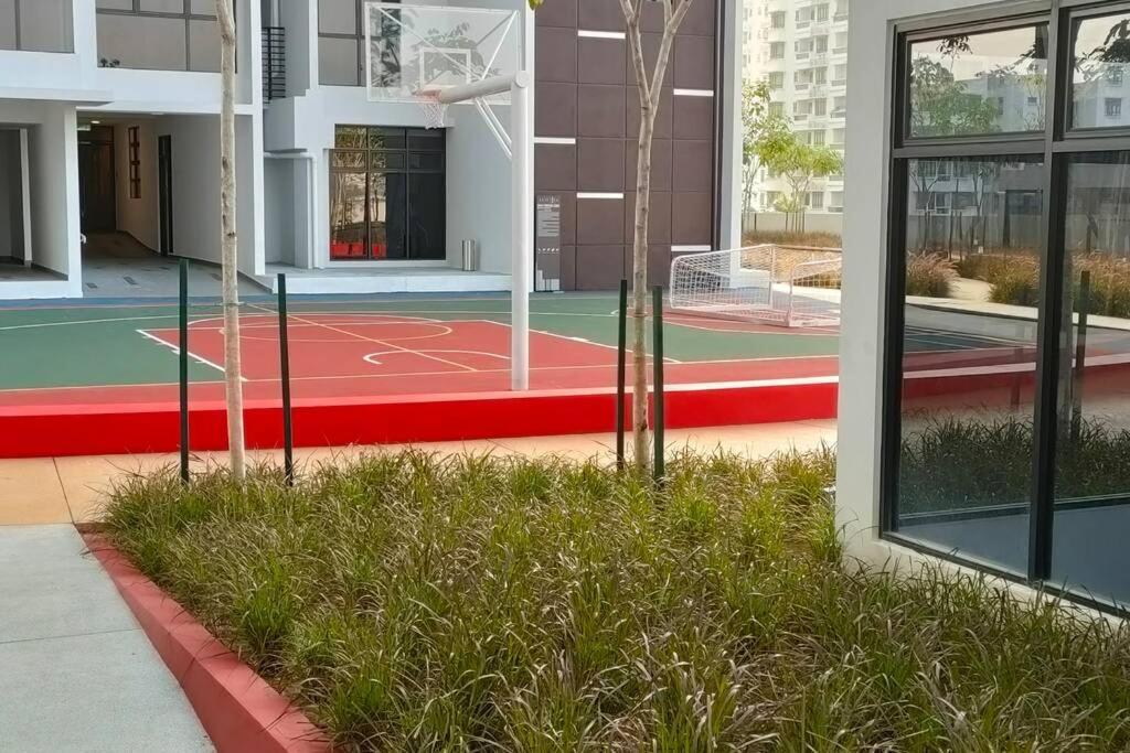 Astetica Pool & Lake View High Floor 100Mbps Wifi Netflix Seri Kembangan Exterior photo