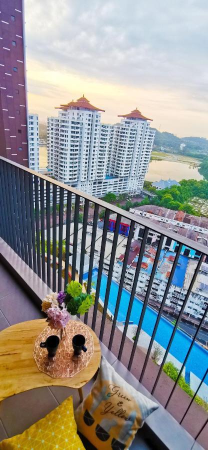 Astetica Pool & Lake View High Floor 100Mbps Wifi Netflix Seri Kembangan Exterior photo